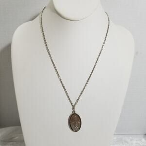Silver tone 20" chain with a 1x 3/4" pendant 1.1511